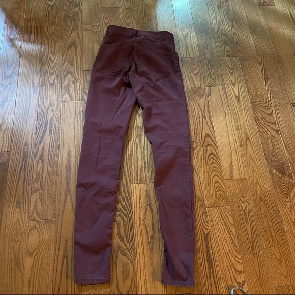 🛍️3/$30 H&M divided high waisted burgundy jeans  in size 4 - Picture 3 of 8